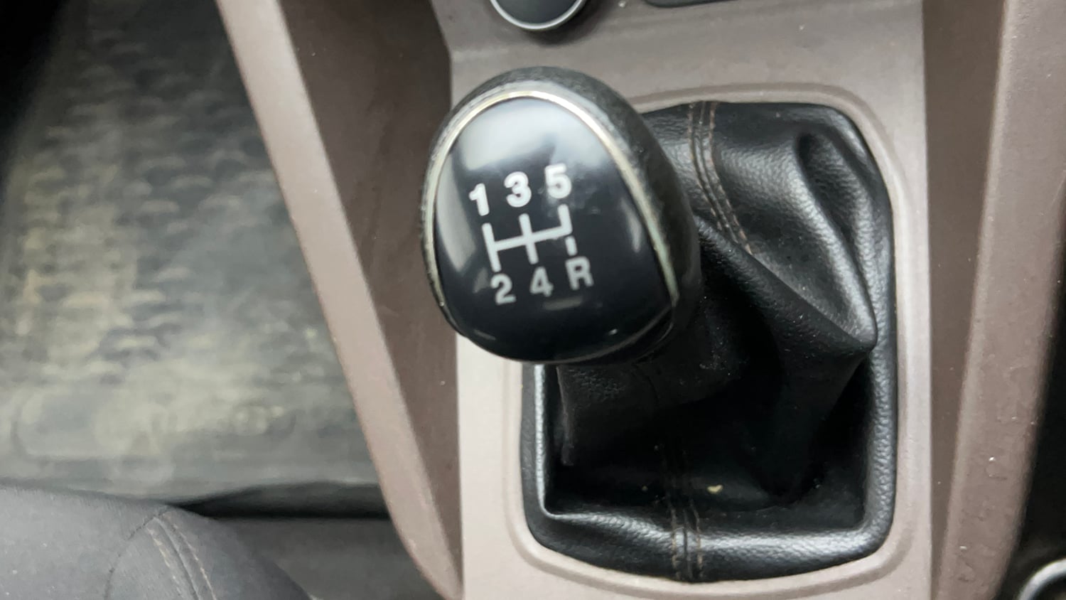 Used 2018 Ford Freestyle Titanium 1.2 Ti-VCT Petrol Manual interior GEAR  KNOB VIEW