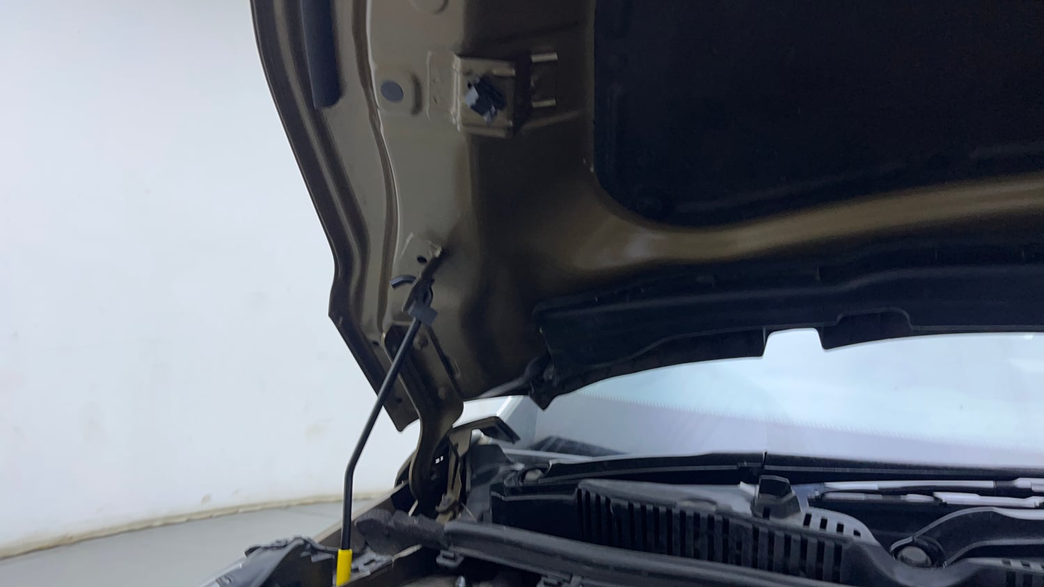 Used 2022 Tata Nexon XZA Plus (Premium) Diesel Jet Diesel Automatic engine ENGINE RIGHT SIDE HINGE & APRON VIEW