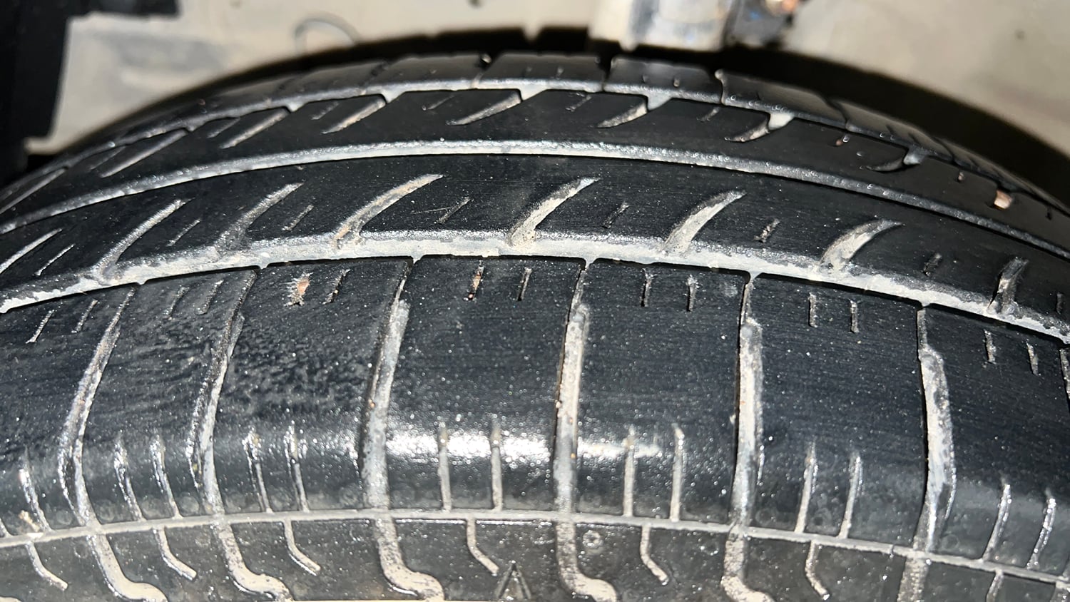 Used 2014 Maruti Suzuki Swift Dzire VDI Diesel Manual tyres LEFT FRONT TYRE TREAD VIEW
