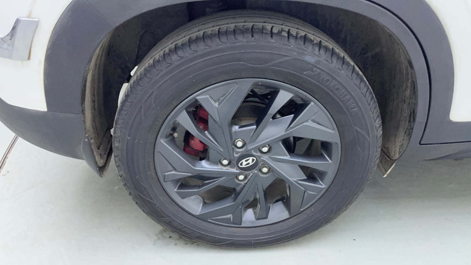 Used 2022 Hyundai Creta SX (O) 1.5 Petrol IVT Knight Petrol Automatic tyres RIGHT REAR TYRE RIM VIEW