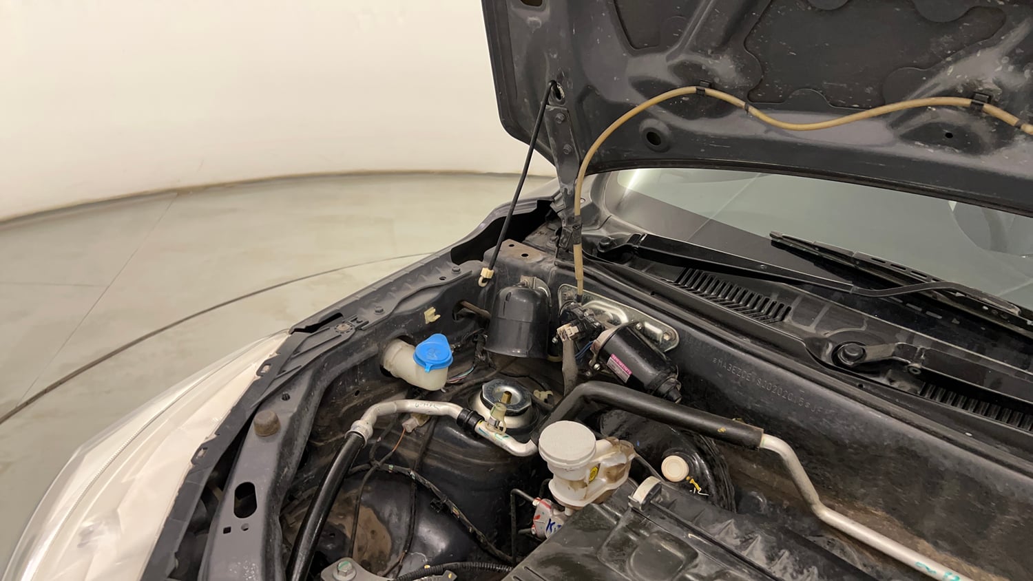 Used 2015 Maruti Suzuki Alto K10 VXi Petrol Manual engine ENGINE RIGHT SIDE HINGE & APRON VIEW