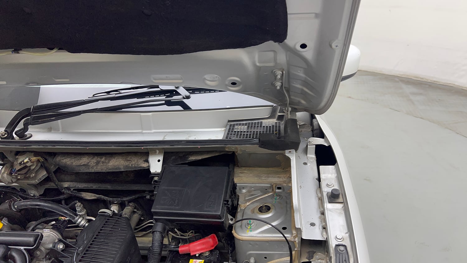 Used 2022 Renault Kwid CLIMBER AMT Petrol Automatic engine ENGINE LEFT SIDE HINGE & APRON VIEW