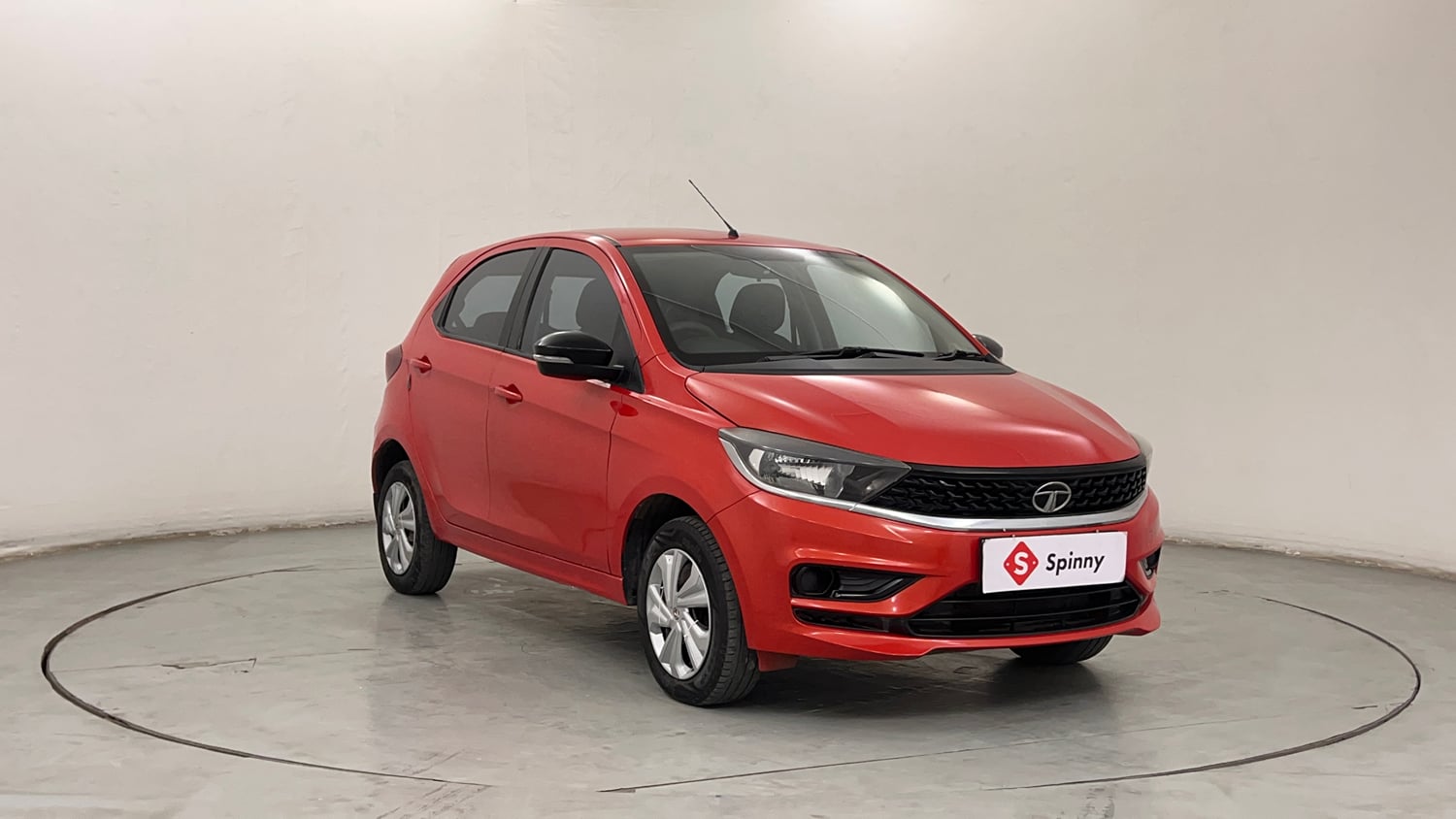 Used 2023 Tata Tiago XT CNG Cng Manual exterior RIGHT FRONT CORNER VIEW