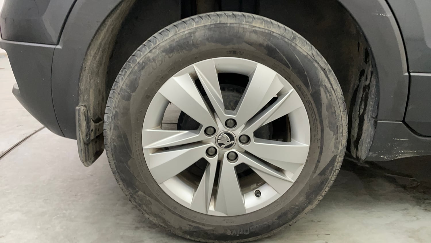 Used 2023 Skoda Kushaq Ambition 1.0L TSI MT Petrol Manual tyres RIGHT REAR TYRE RIM VIEW