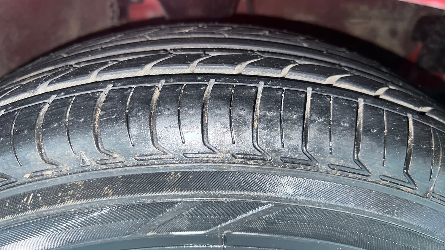 Used 2013 Hyundai i10 Magna 1.2 Kappa2 Petrol Manual tyres RIGHT FRONT TYRE TREAD VIEW