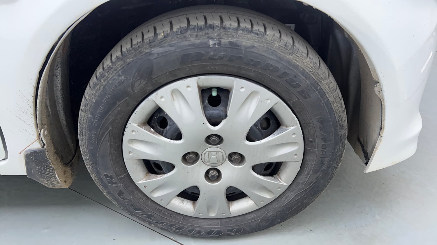 Used 2014 Honda Brio S MT Petrol Manual tyres RIGHT FRONT TYRE RIM VIEW