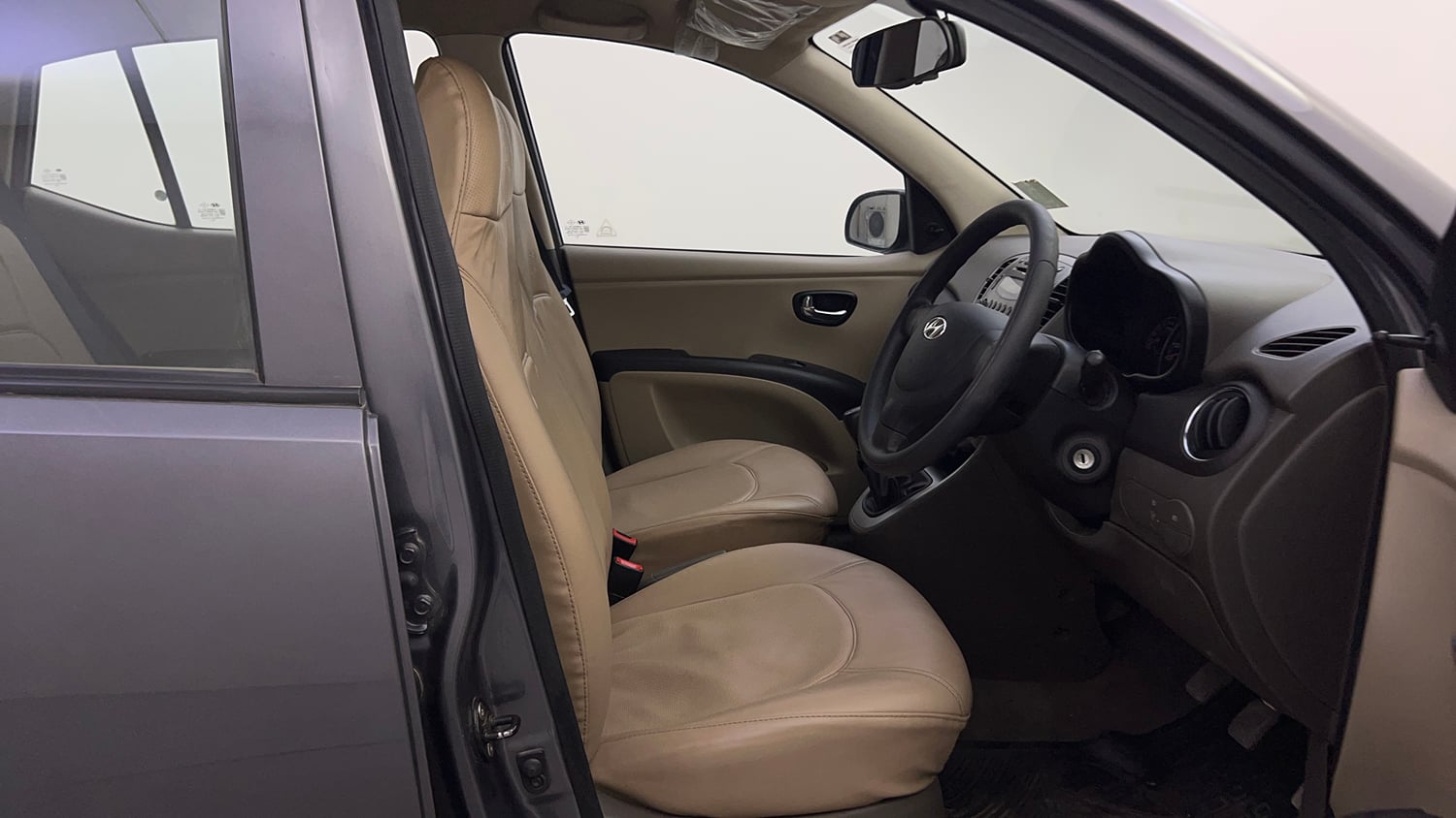 Used 2015 Hyundai i10 Sportz 1.1 iRDE2 Petrol Manual interior RIGHT SIDE FRONT DOOR CABIN VIEW