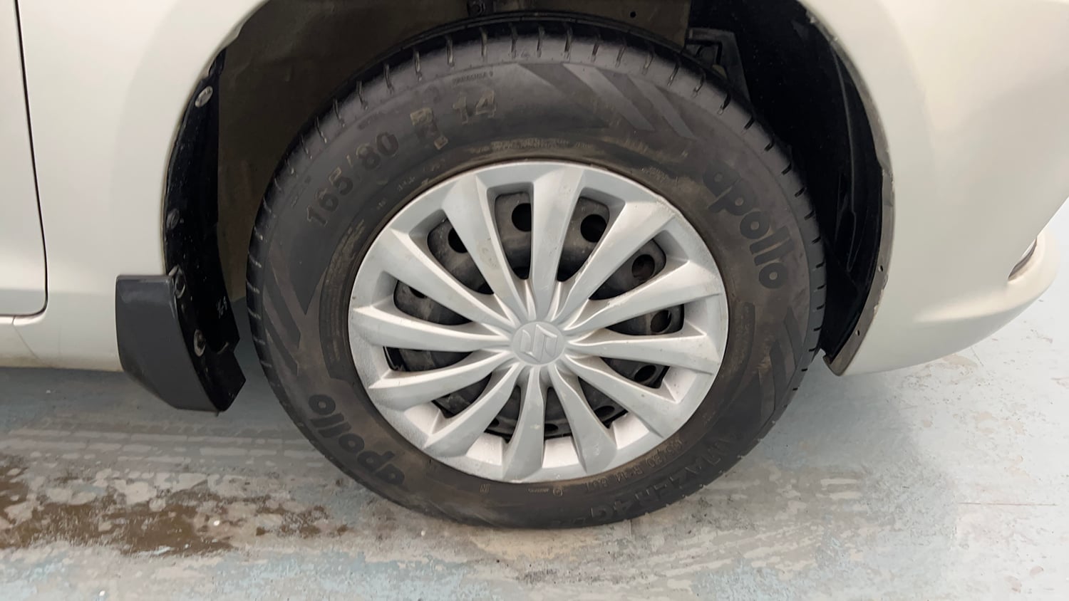 Used 2015 Maruti Suzuki Swift Dzire VXI Petrol Manual tyres RIGHT FRONT TYRE RIM VIEW
