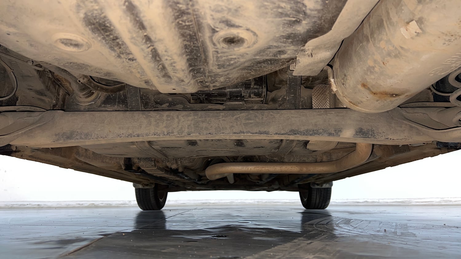 Used 2017 Hyundai Elite i20 Asta 1.2 (O) Petrol Manual extra REAR UNDERBODY VIEW (TAKEN FROM REAR)