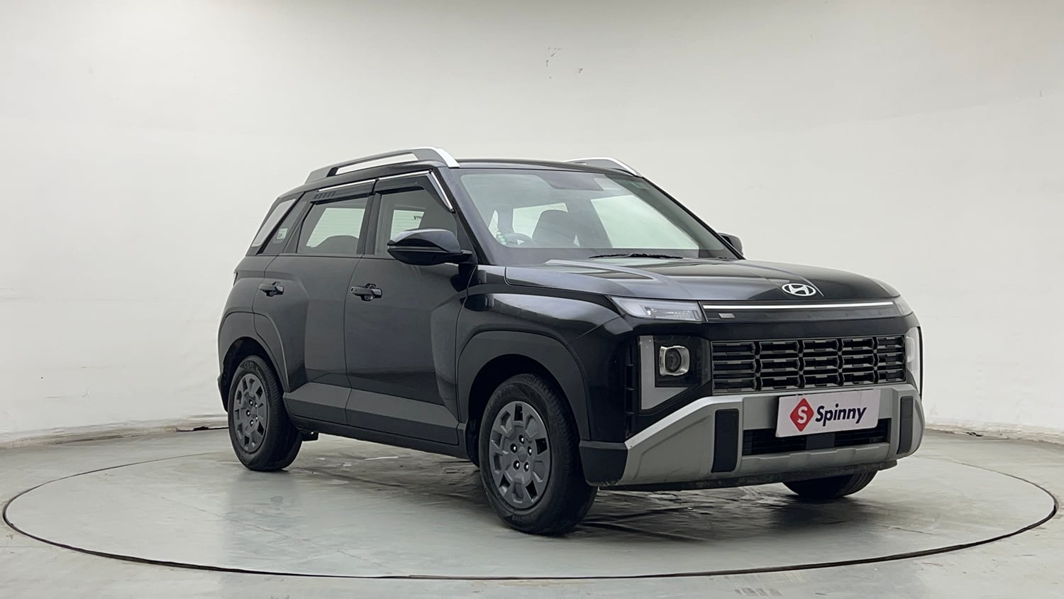 Used 2026 Hyundai Venue 1.2 Kappa Petrol MT HX5 Petrol Manual exterior RIGHT FRONT CORNER VIEW
