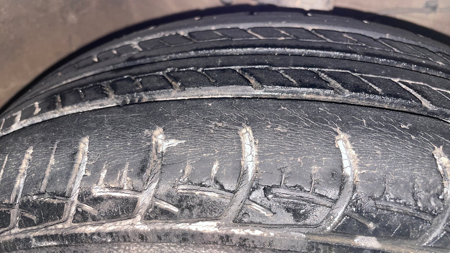 Used 2017 Maruti Suzuki Ertiga ZXI+ Petrol Manual tyres RIGHT FRONT TYRE TREAD VIEW