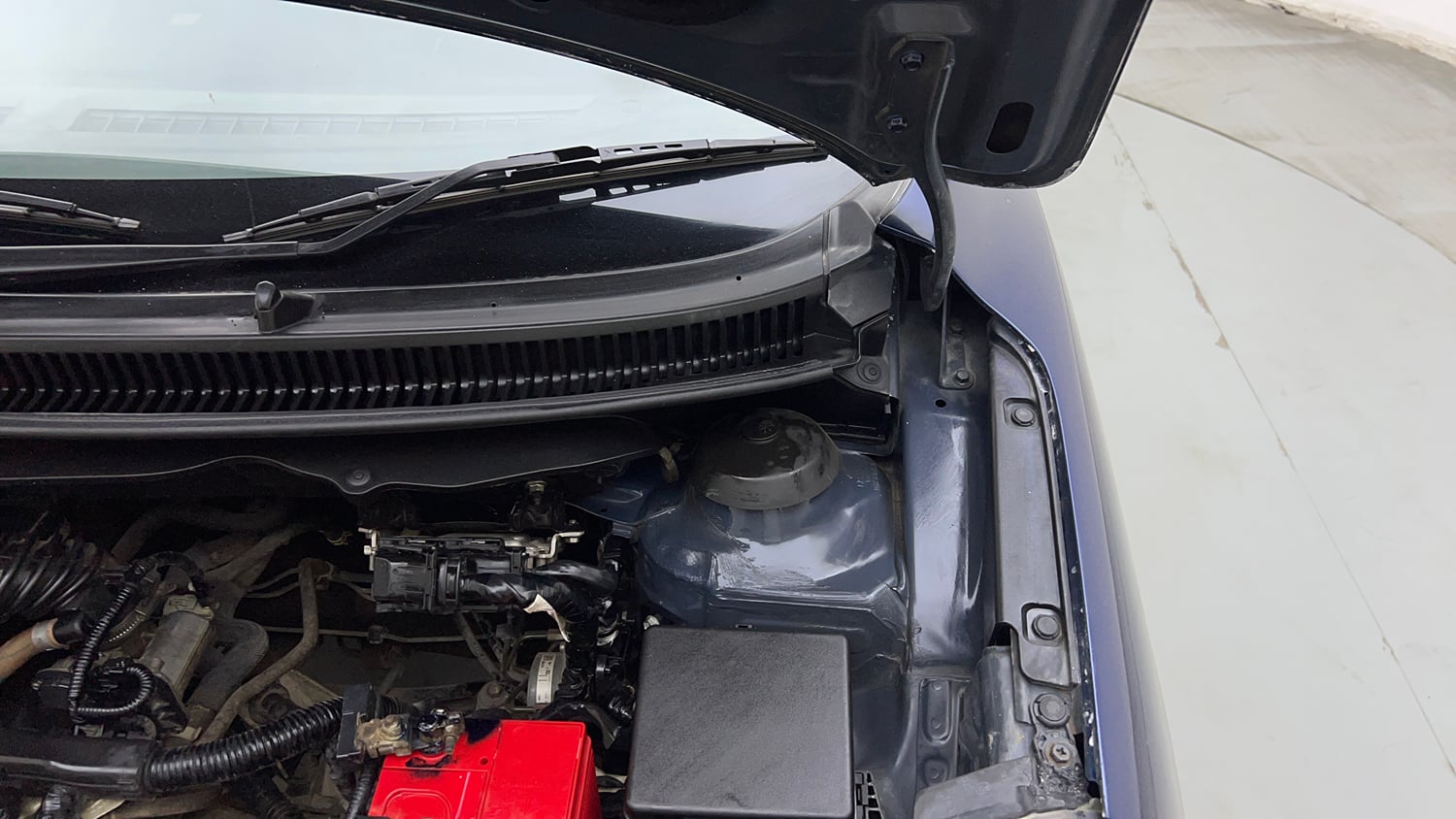 Used 2019 Maruti Suzuki Baleno Zeta Petrol Manual engine ENGINE LEFT SIDE HINGE & APRON VIEW
