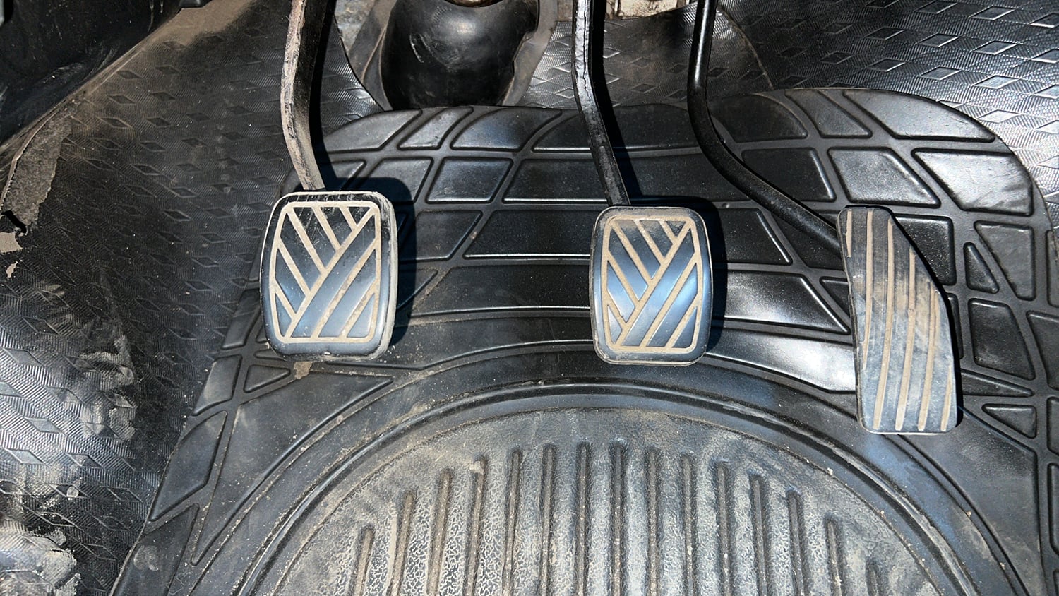 Used 2014 Maruti Suzuki Wagon R VXI Petrol Manual interior PEDALS VIEW