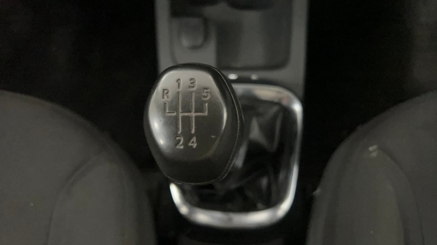 Used 2017 Renault Kwid RXT Petrol Manual interior GEAR  KNOB VIEW