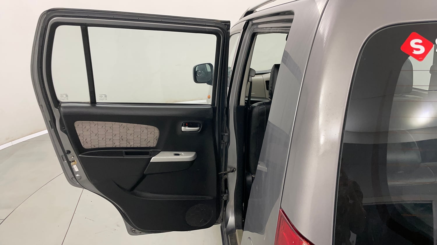 Used 2015 Maruti Suzuki Wagon R VXI Petrol Manual interior LEFT REAR DOOR OPEN VIEW