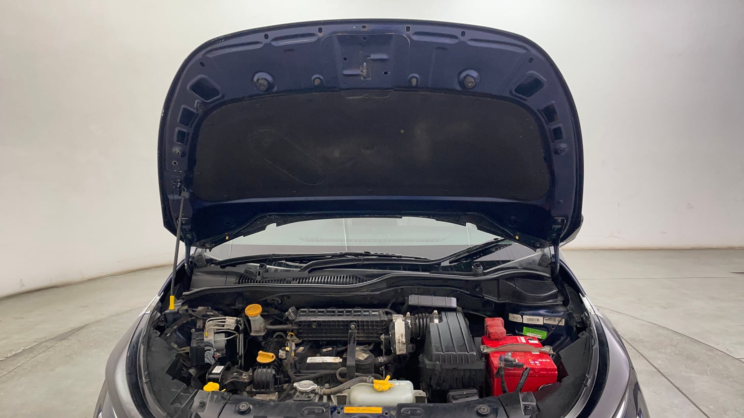 Used 2023 Tata Altroz XZ Plus (S) Petrol Manual engine ENGINE & BONNET OPEN FRONT VIEW