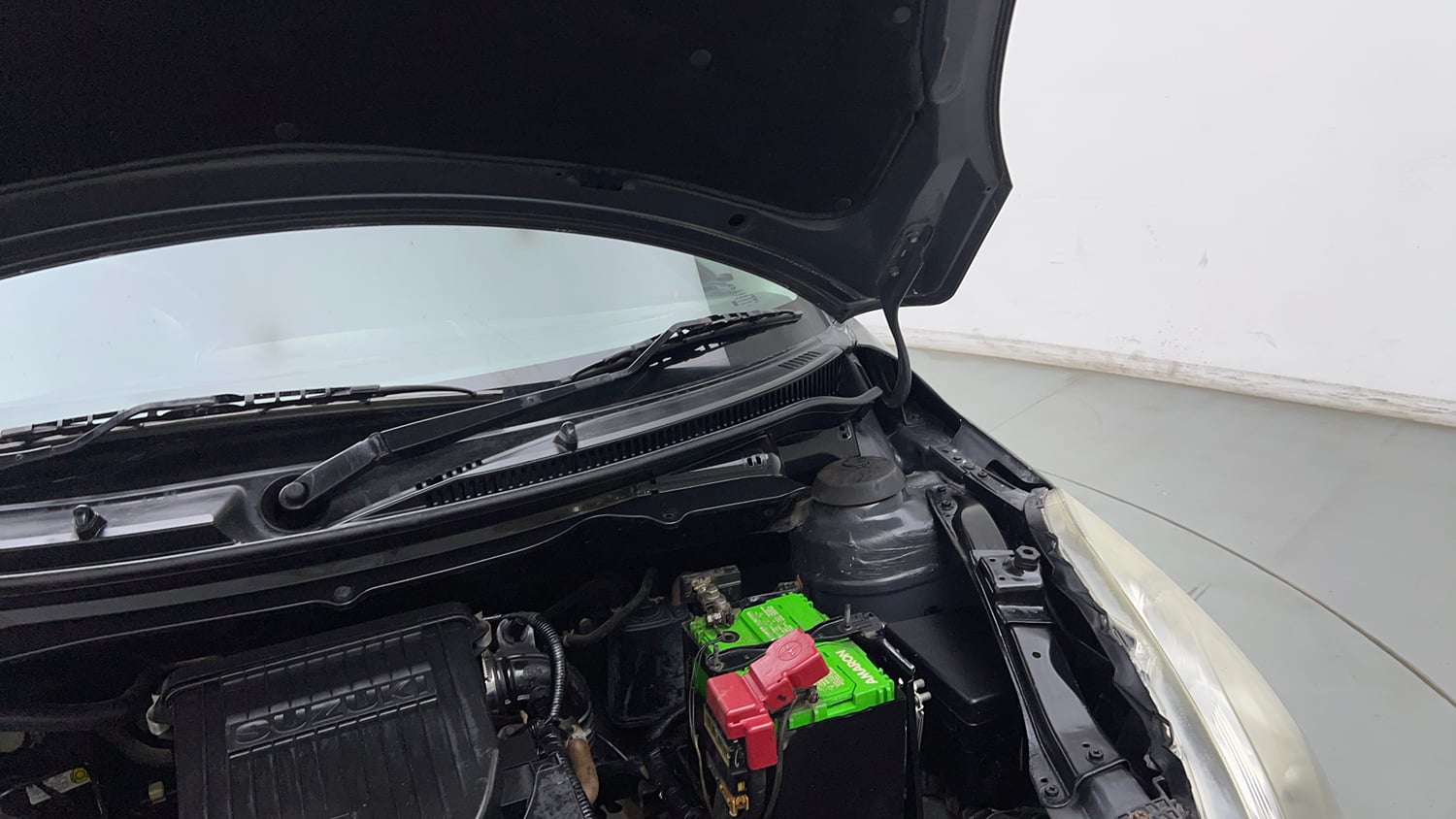 Used 2017 Maruti Suzuki Swift Lxi (O) Petrol Manual engine ENGINE LEFT SIDE HINGE & APRON VIEW