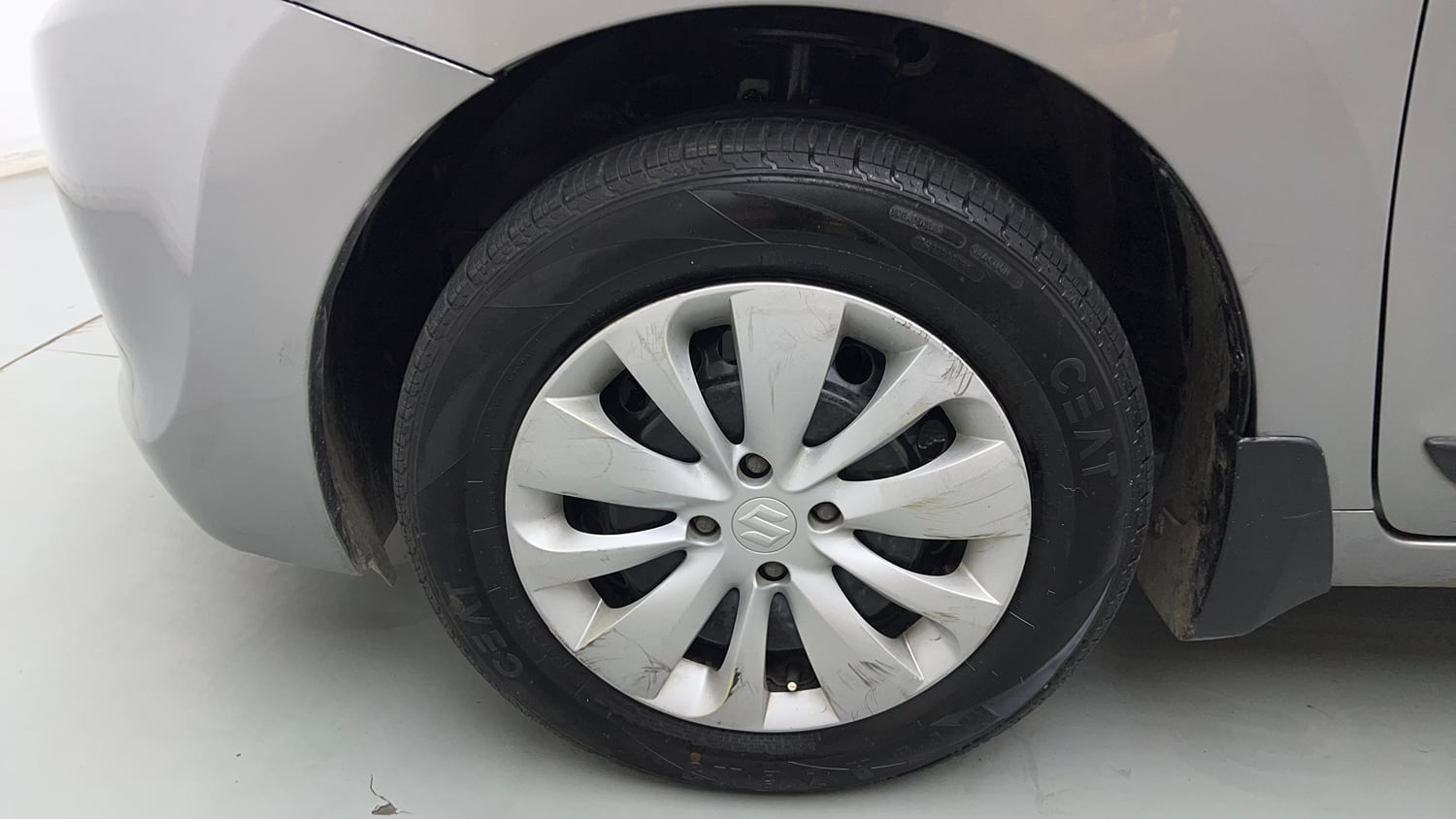 Used 2017 Maruti Suzuki Baleno Delta 1.2 Petrol Manual tyres LEFT FRONT TYRE RIM VIEW