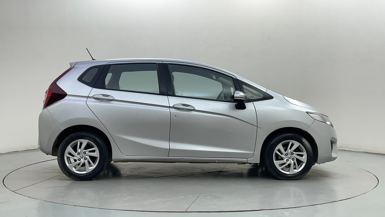 Used 2015 Honda Jazz V AT Petrol Petrol Automatic exterior RIGHT SIDE VIEW