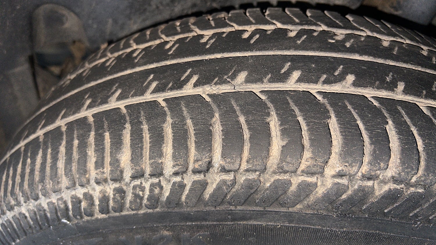 Used 2017 Maruti Suzuki Swift Lxi (O) Petrol Manual tyres LEFT REAR TYRE TREAD VIEW