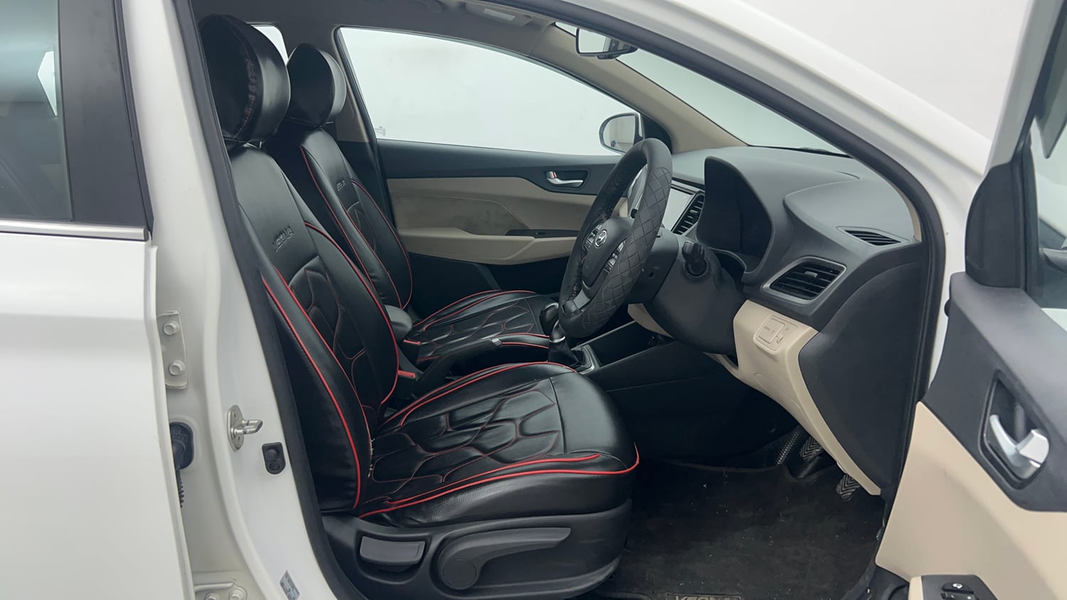 Used 2019 Hyundai Verna SX 1.6 VTVT Petrol Manual interior RIGHT SIDE FRONT DOOR CABIN VIEW