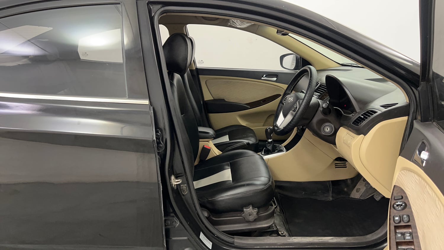 Used 2013 Hyundai Verna Fluidic 1.6 VTVT SX Petrol Manual interior RIGHT SIDE FRONT DOOR CABIN VIEW