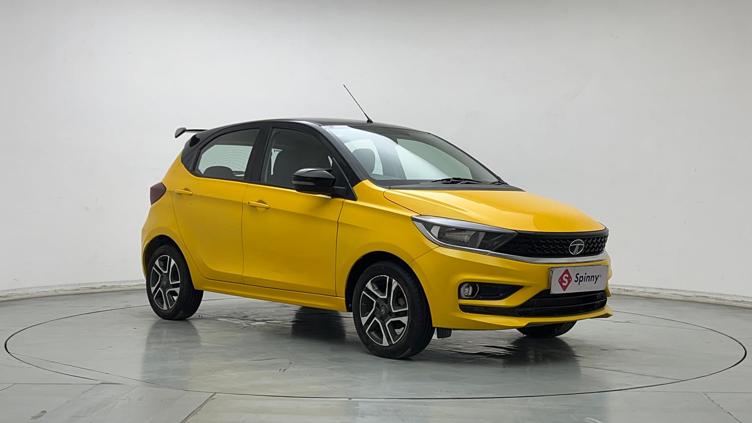 Used 2020 Tata Tiago XZA Plus Petrol Automatic exterior RIGHT FRONT CORNER VIEW