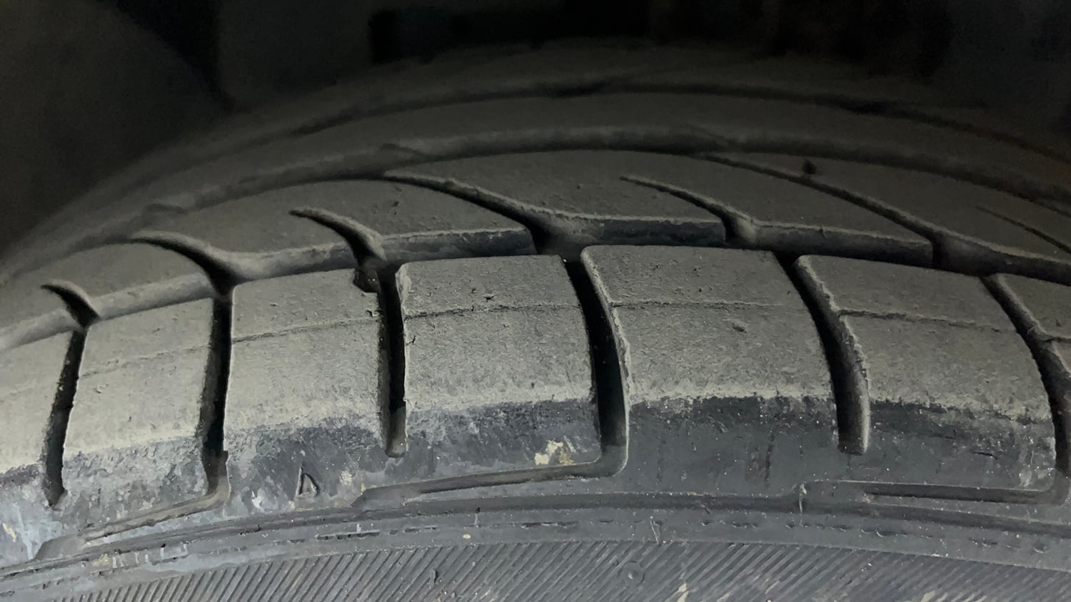 Used 2019 Ford EcoSport Titanium + 1.5L Ti-VCT AT Petrol Automatic tyres LEFT FRONT TYRE TREAD VIEW