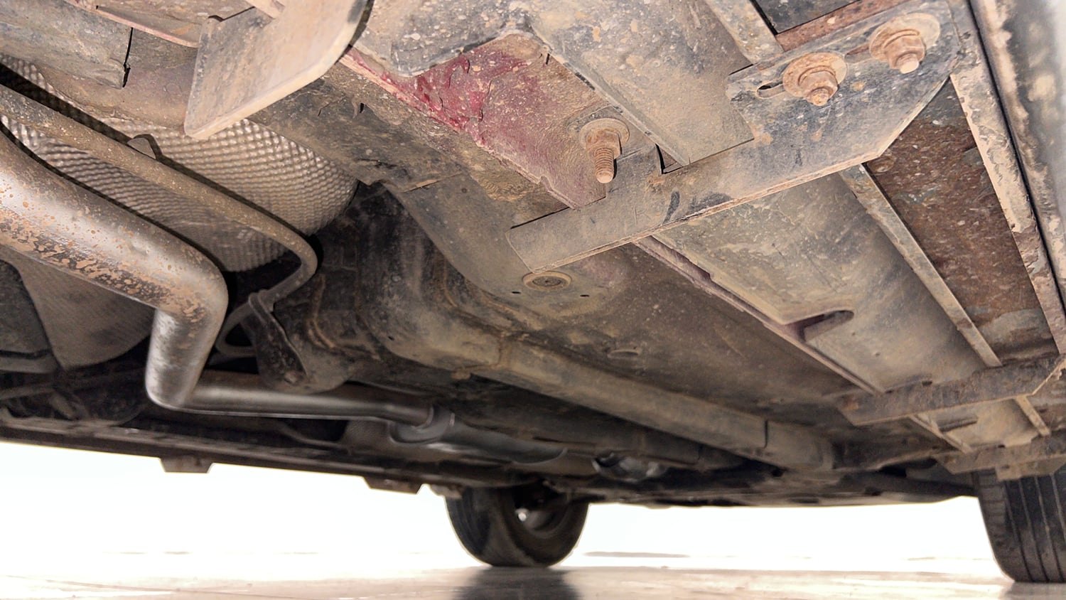 Used 2023 Hyundai Venue SX (O) 1.0 Turbo DCT Petrol Automatic extra REAR RIGHT UNDERBODY VIEW