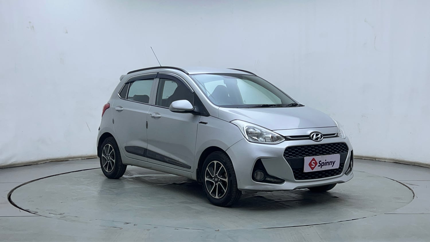 Used 2018 Hyundai Grand i10 Asta 1.2 Kappa VTVT Petrol Manual exterior RIGHT FRONT CORNER VIEW