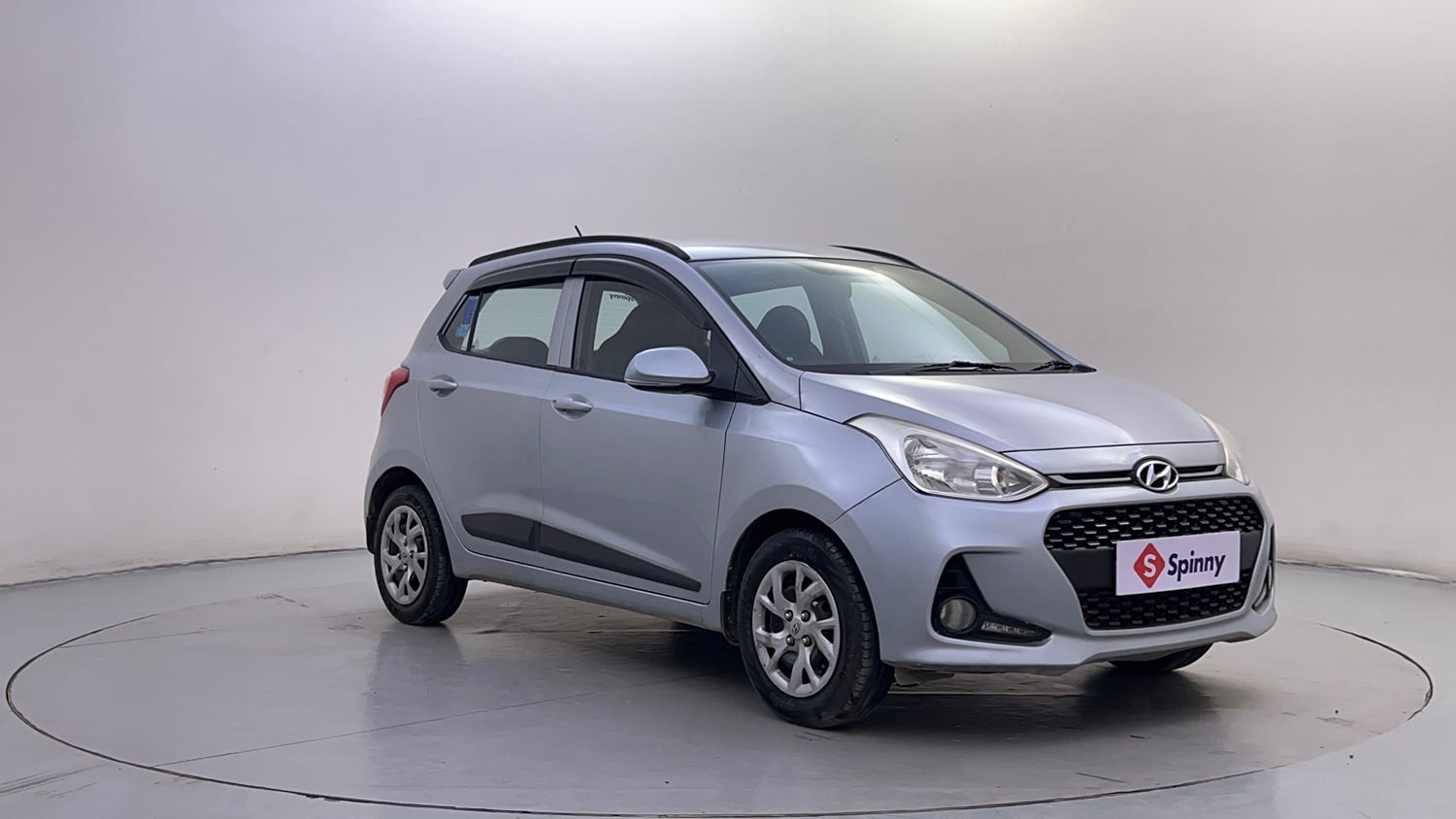 Used 2019 Hyundai Grand i10 Sportz 1.2 Kappa VTVT Petrol Manual exterior RIGHT FRONT CORNER VIEW