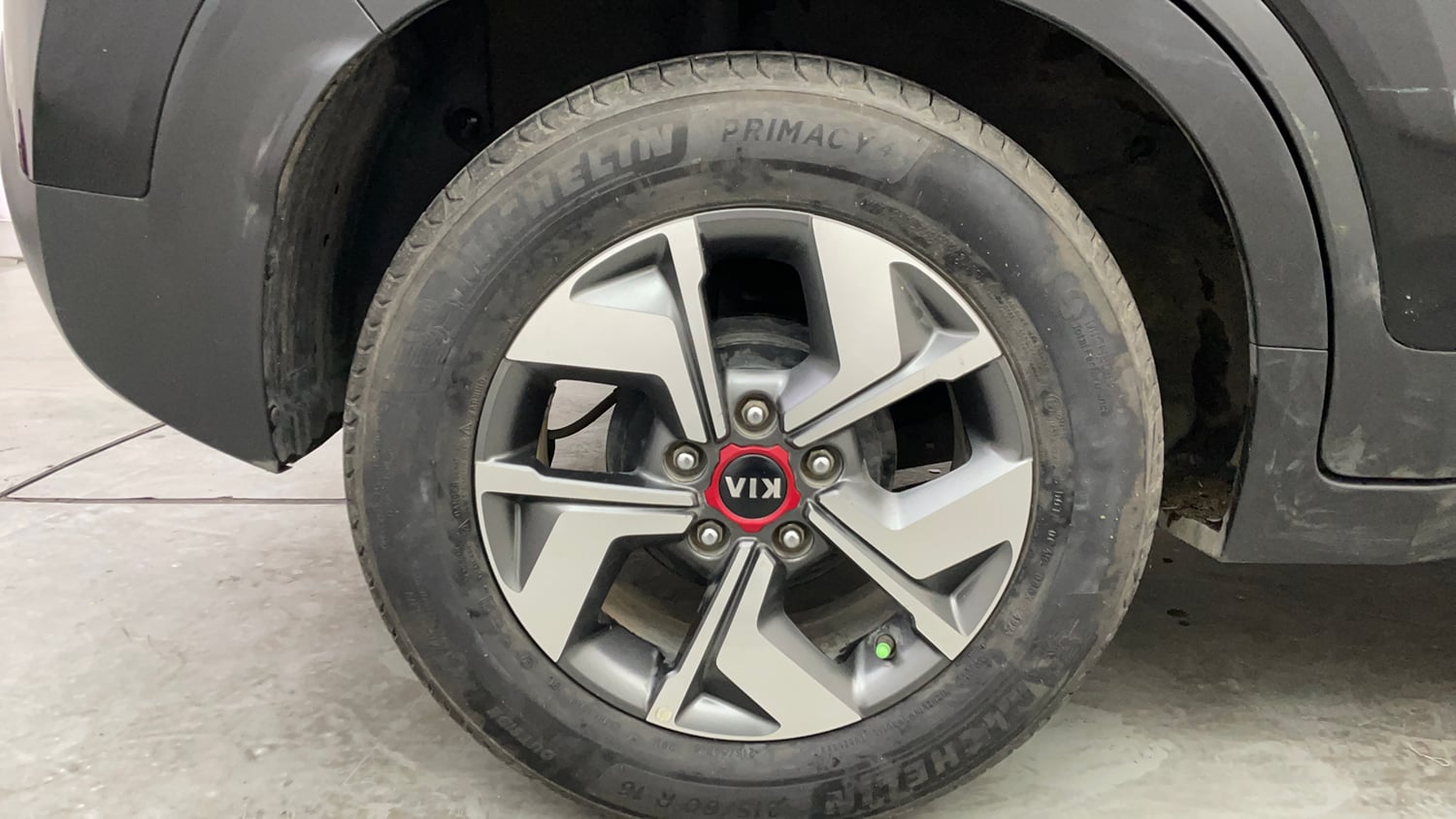 Used 2020 Kia Sonet GTX Plus 1.5 AT Diesel Automatic tyres RIGHT REAR TYRE RIM VIEW