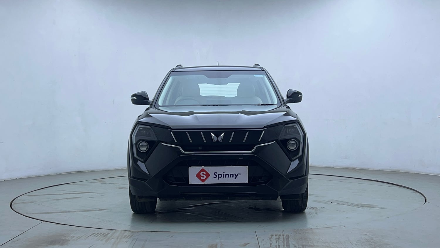 Used 2025 Mahindra XUV 3XO AX7 1.2 Petrol AT Petrol Automatic exterior FRONT VIEW