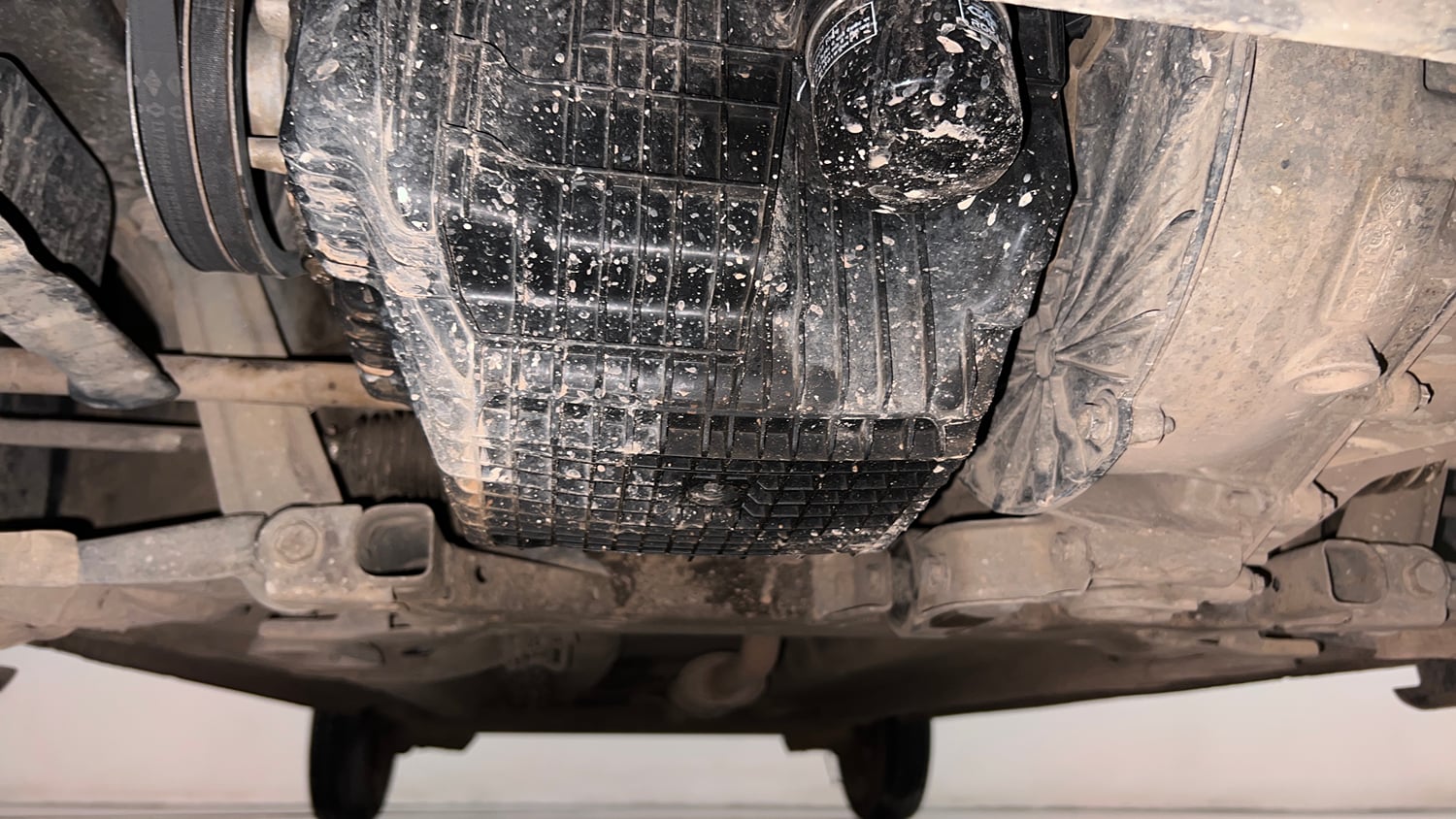 Used 2018 Renault Kwid 1.0 RXT AMT Opt Petrol Automatic extra FRONT LEFT UNDERBODY VIEW