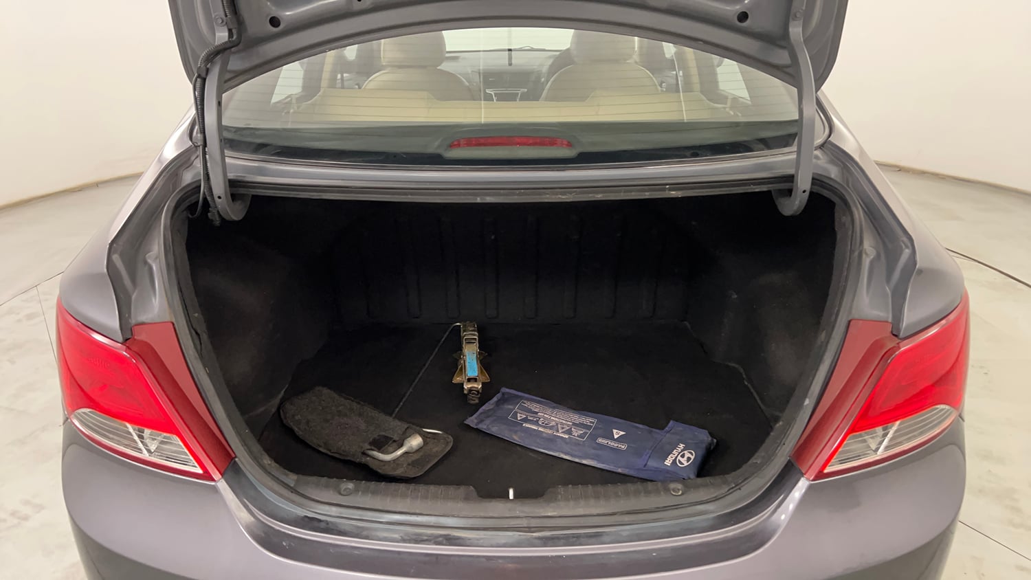 Used 2015 Hyundai Fluidic Verna 4S 1.6 VTVT SX Petrol Manual interior DICKY INSIDE VIEW