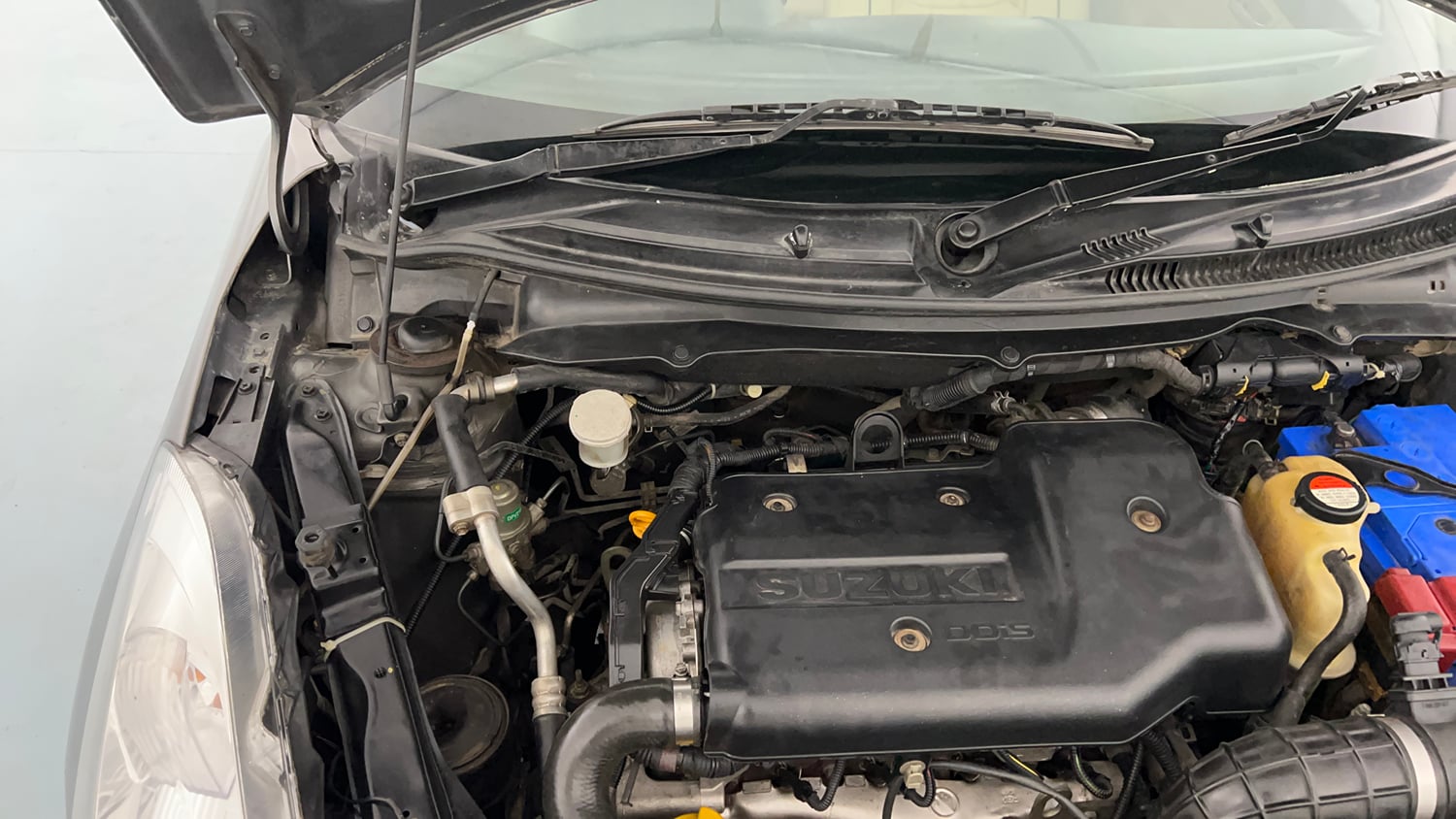 Used 2014 Maruti Suzuki Swift Dzire VDI Diesel Manual engine ENGINE RIGHT SIDE HINGE & APRON VIEW