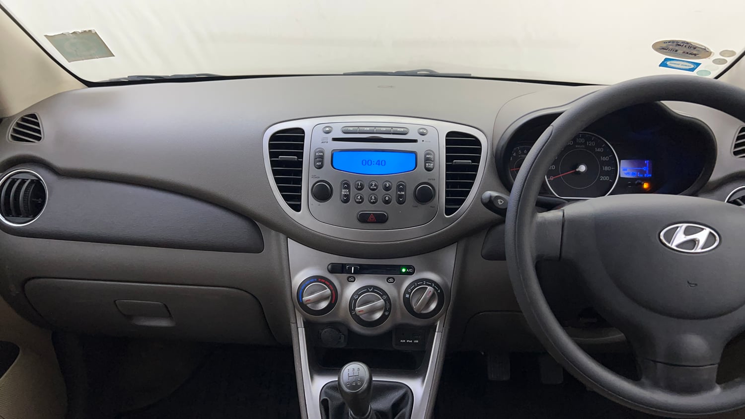 Used 2015 Hyundai i10 Sportz 1.1 iRDE2 Petrol Manual interior MUSIC SYSTEM & AC CONTROL VIEW