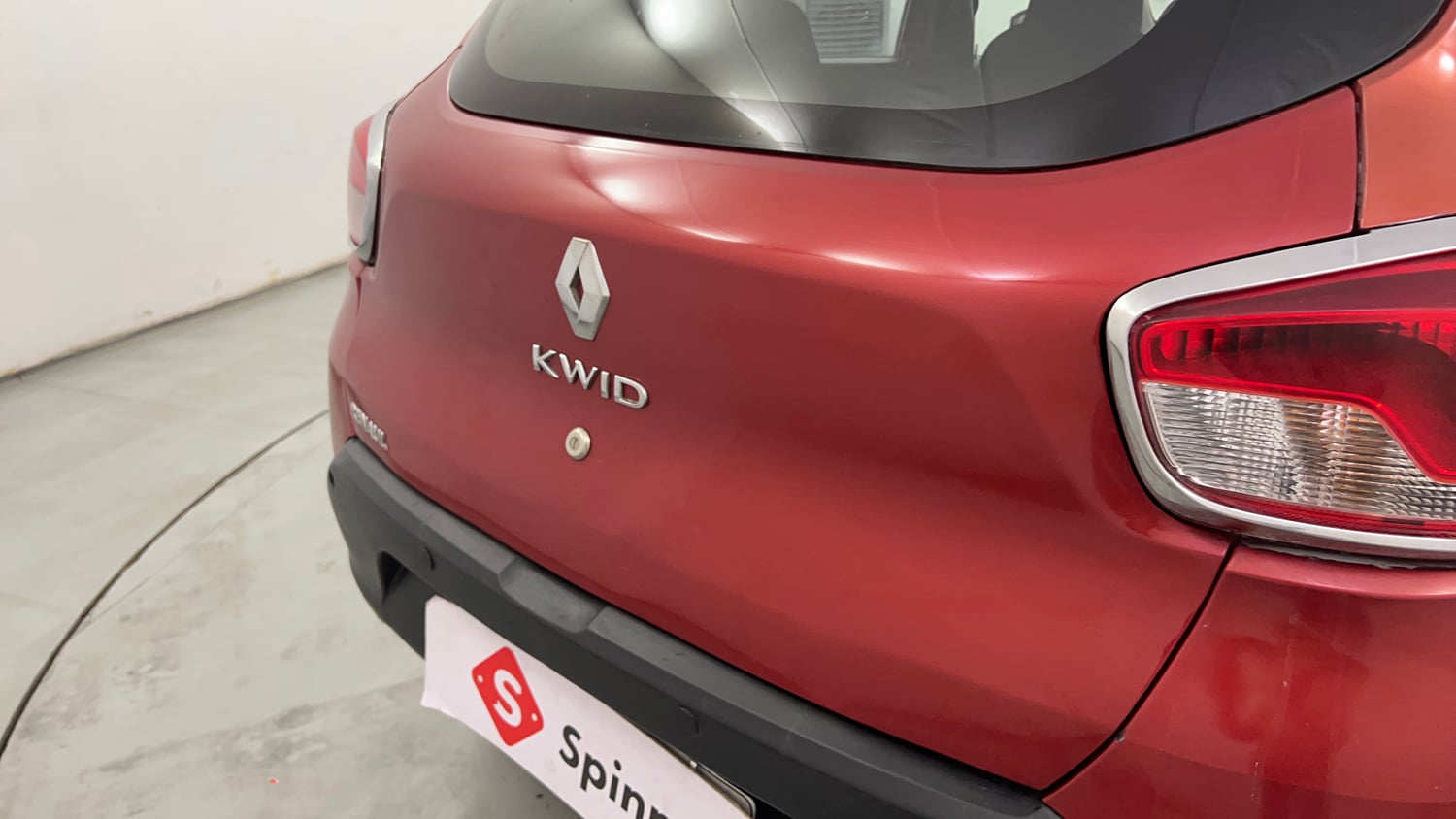 Used 2017 Renault Kwid RXT Petrol Manual dents MINOR SCRATCH