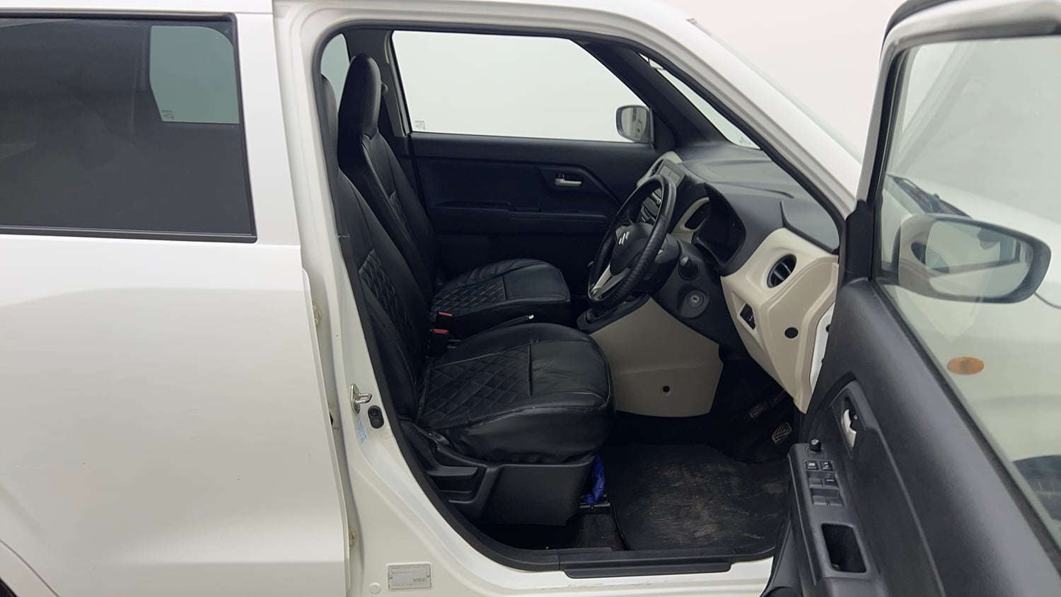 Used 2022 Maruti Suzuki Wagon R VXI 1.0 Petrol Manual interior RIGHT SIDE FRONT DOOR CABIN VIEW