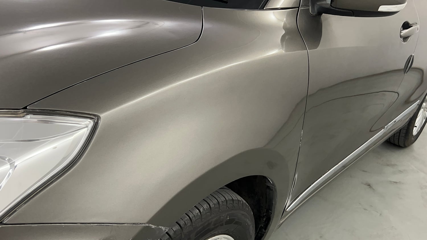 Used 2017 Maruti Suzuki Dzire ZXi AMT Petrol Automatic dents MINOR SCRATCH