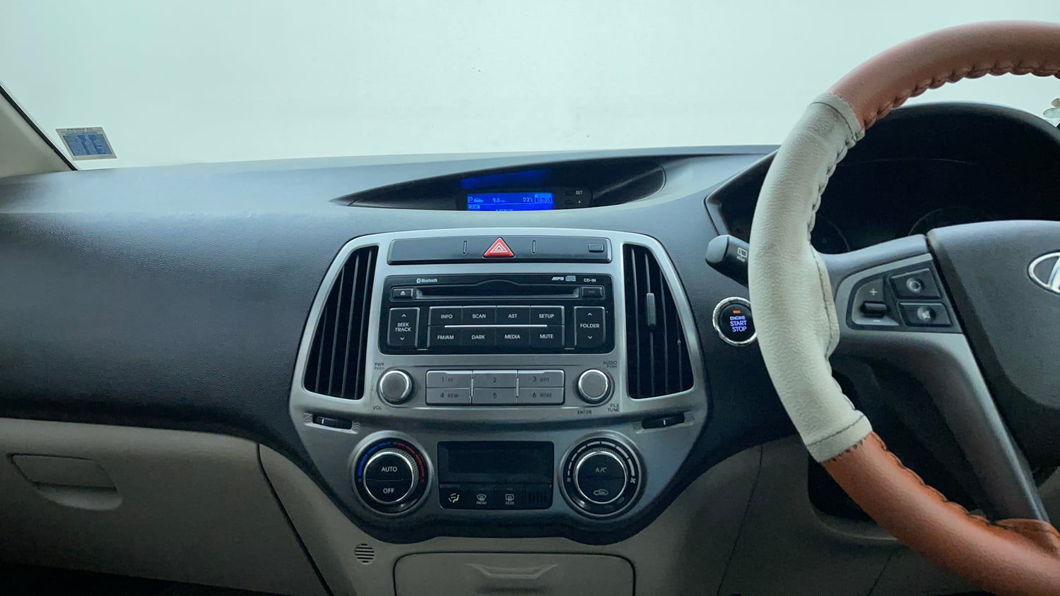 Used 2012 Hyundai i20 Asta 1.2 Petrol Manual interior MUSIC SYSTEM & AC CONTROL VIEW