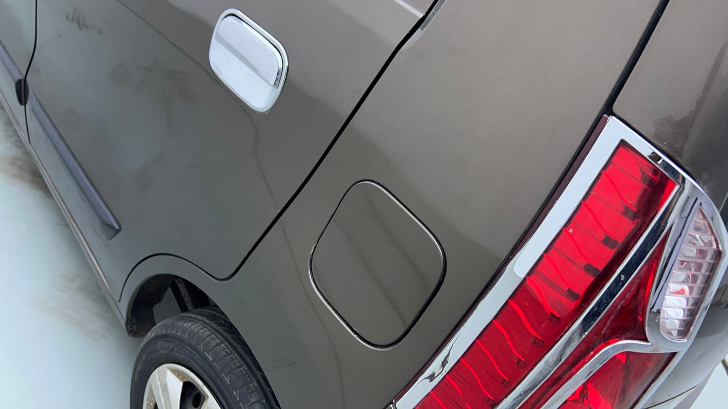Used 2018 Maruti Suzuki Wagon R 1.0 VXI AMT Petrol Automatic dents MINOR SCRATCH