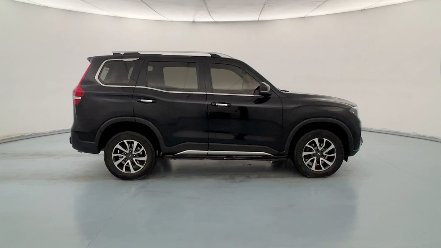 Used 2022 Mahindra Scorpio N Z8 L Petrol AT 7 STR Petrol Automatic exterior RIGHT SIDE VIEW