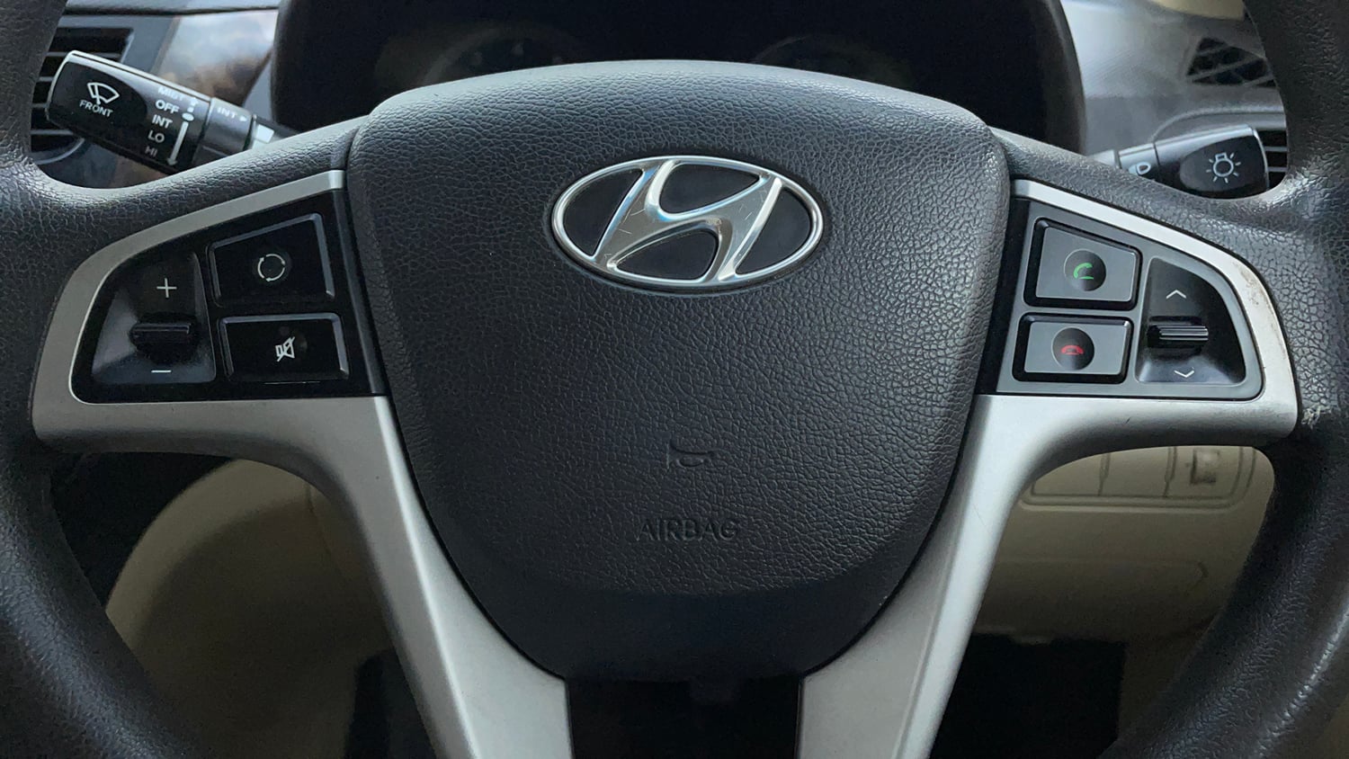 Used 2014 Hyundai Verna Fluidic 1.6 VTVT SX Petrol Manual top_features Airbags