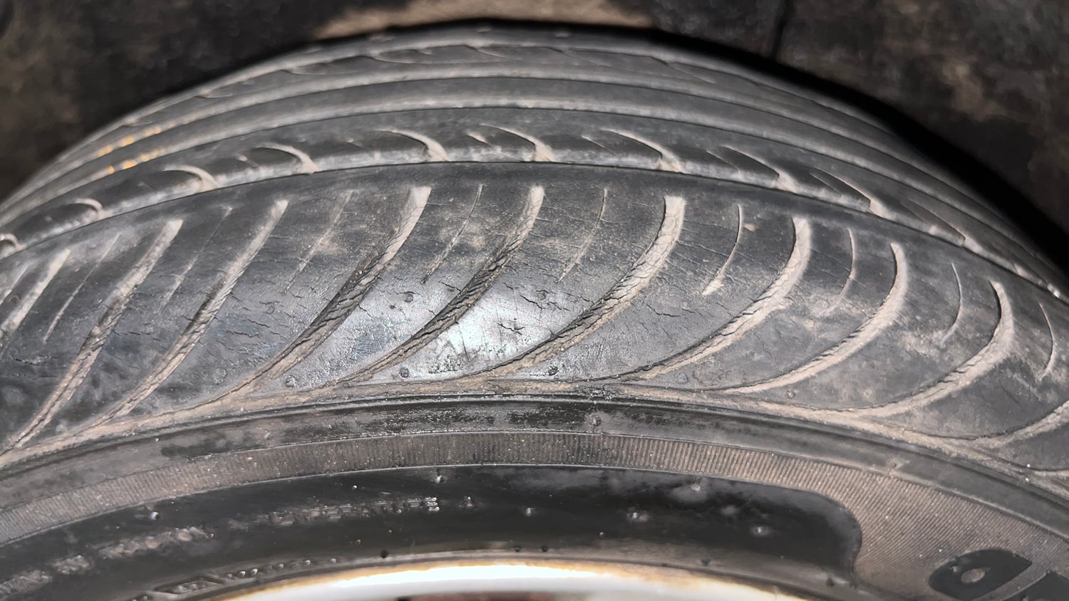 Used 2012 Hyundai i20 Sportz 1.2 Petrol Manual tyres RIGHT REAR TYRE TREAD VIEW