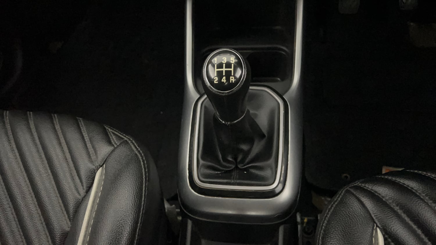 Used 2023 Maruti Suzuki Ignis Zeta 1.2 MT Petrol Manual interior GEAR  KNOB VIEW