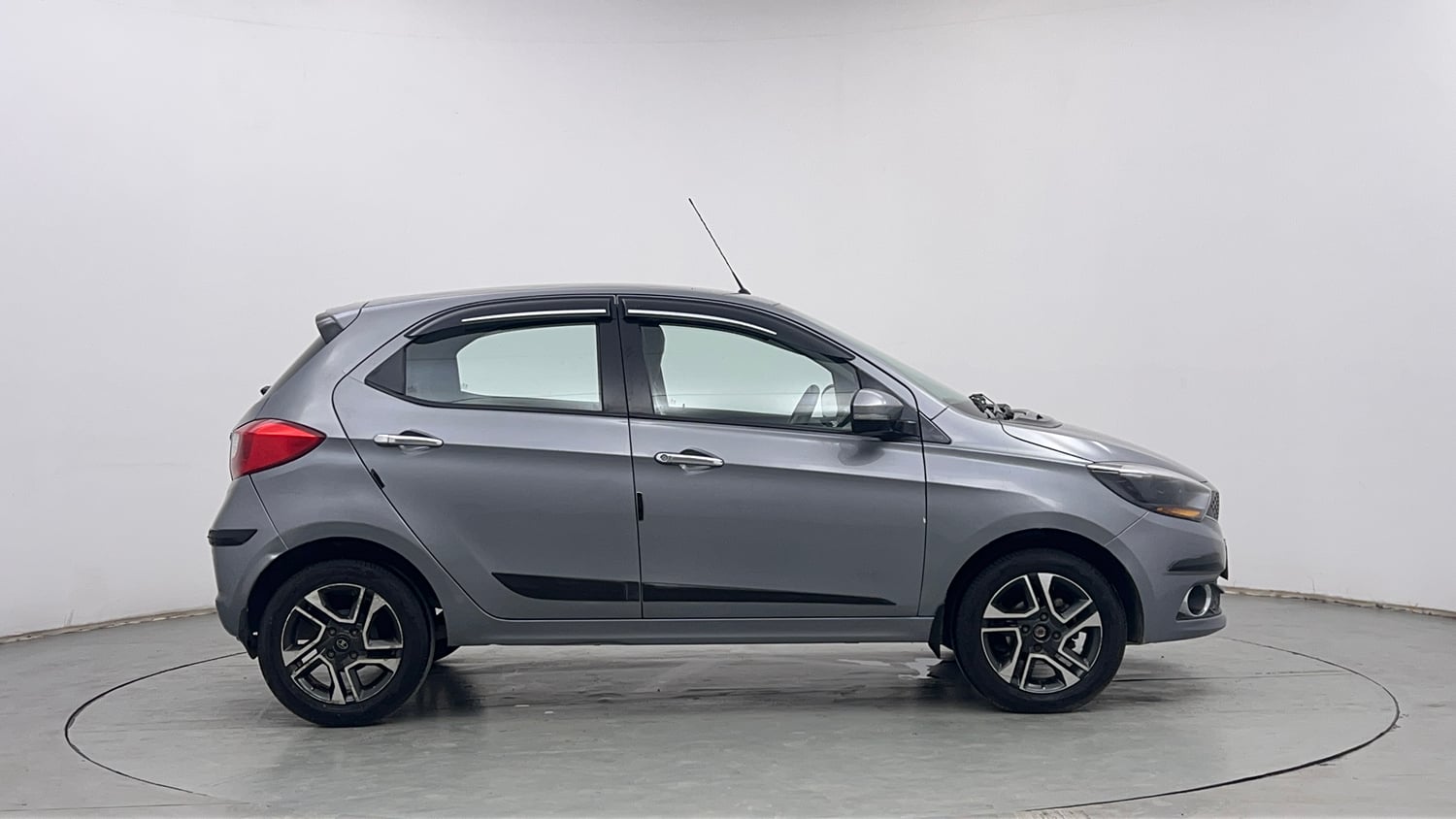Used 2020 Tata Tiago Revotron XZ Plus Petrol Manual exterior RIGHT SIDE VIEW