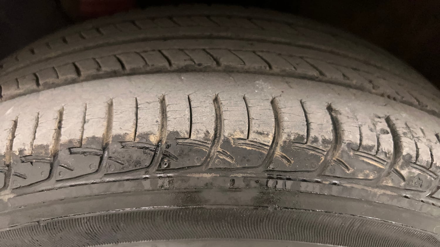 Used 2019 Hyundai Elite i20 Sportz Plus 1.2 Petrol Manual tyres LEFT FRONT TYRE TREAD VIEW