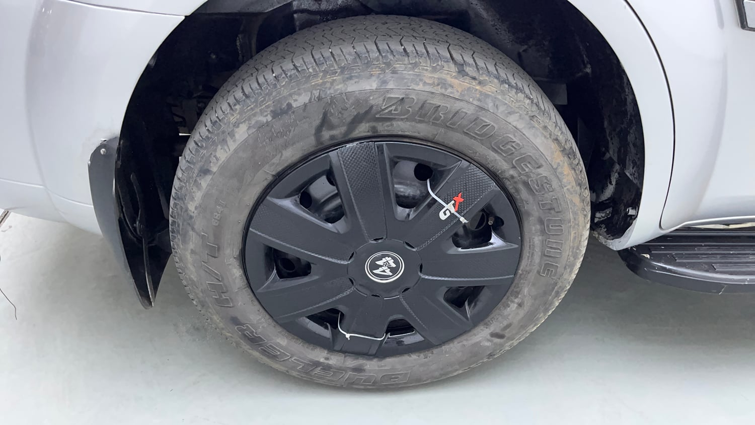 Used 2017 Mahindra XUV500 W4 Diesel Manual tyres RIGHT REAR TYRE RIM VIEW