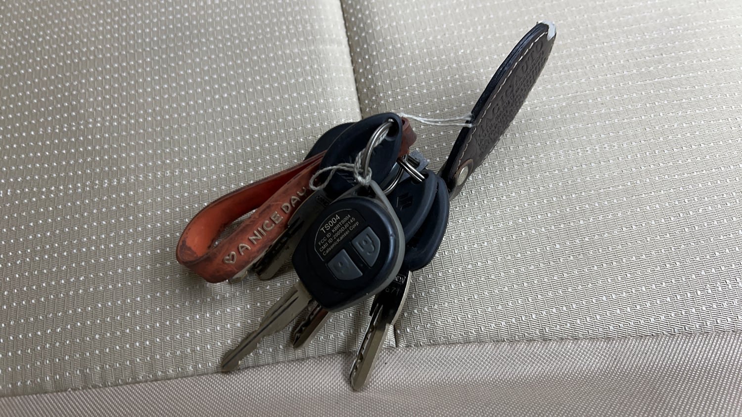 Used 2015 Maruti Suzuki Swift Dzire LXI (O) Petrol Manual extra CAR KEY VIEW